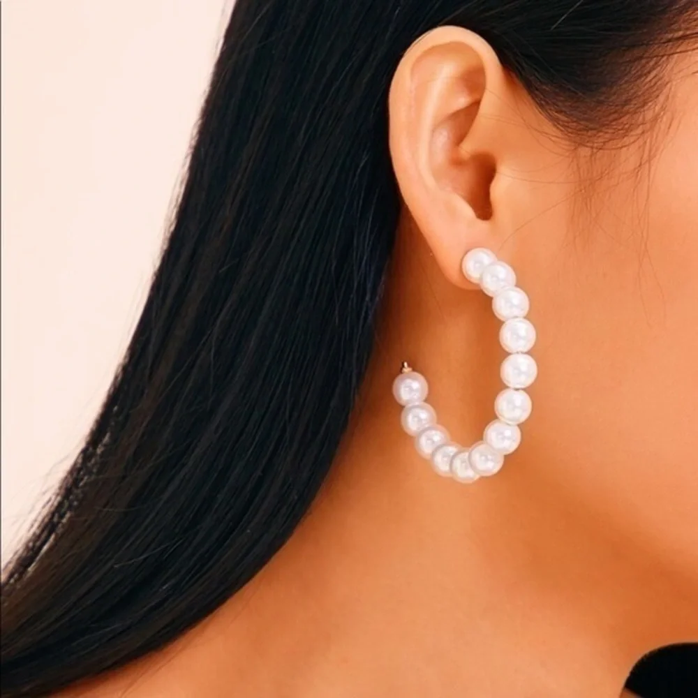 3/$30 💛 Faux Pearl Hoop Earrings